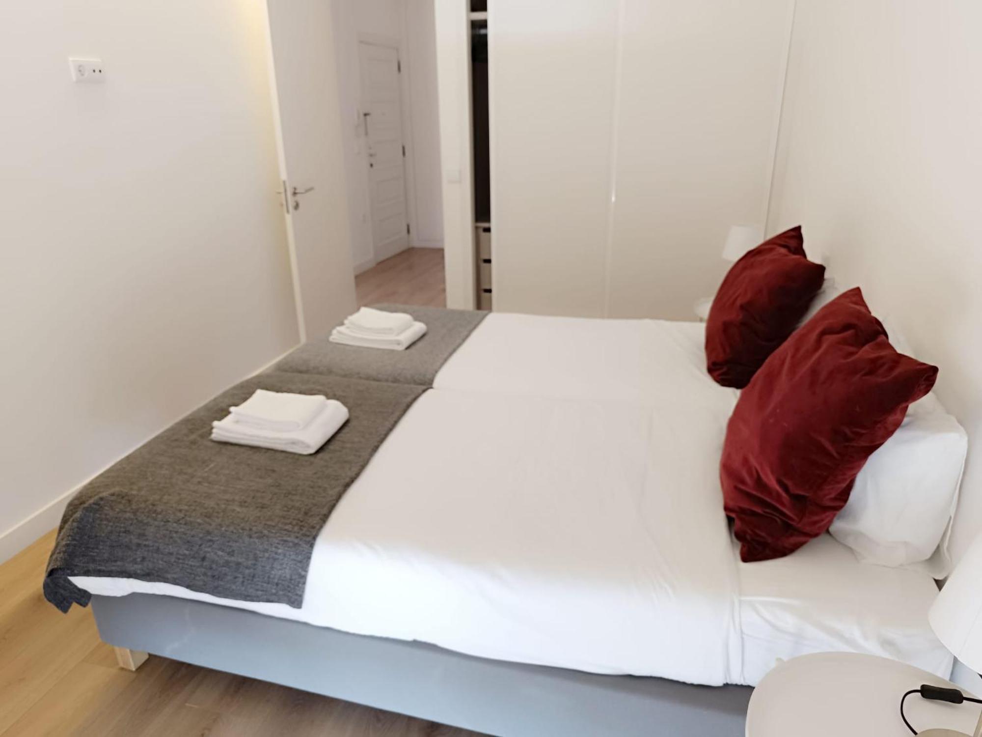 Camoes Appartments Порту Экстерьер фото